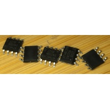 EEPROM 存储器芯片 24C02 M24C02 封装：TSSOP8 描述：5线/8线可选 品牌：ATMEL